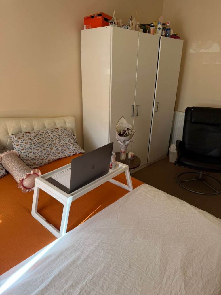 Double Room in Edmonton 