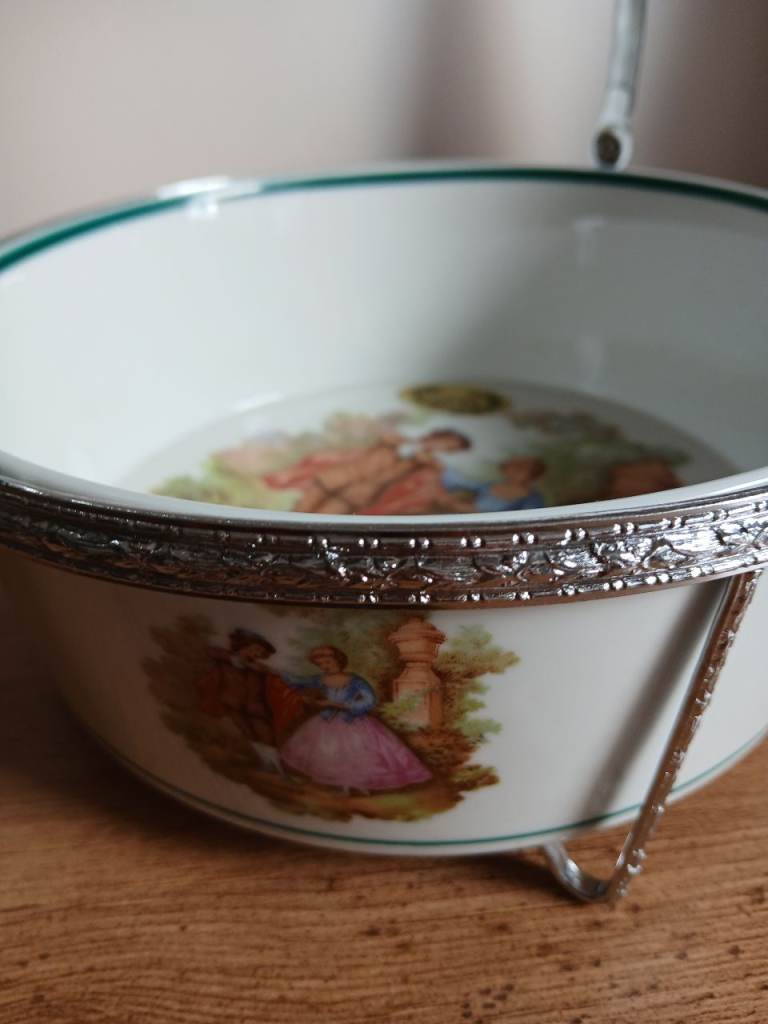  Ceramic Serving Bowl with Metal Stand