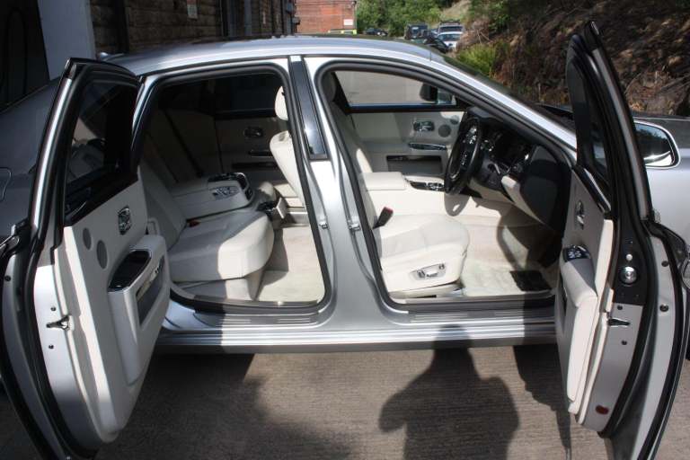 ROLLS-ROYCE GHOST 6.6 V12 2012