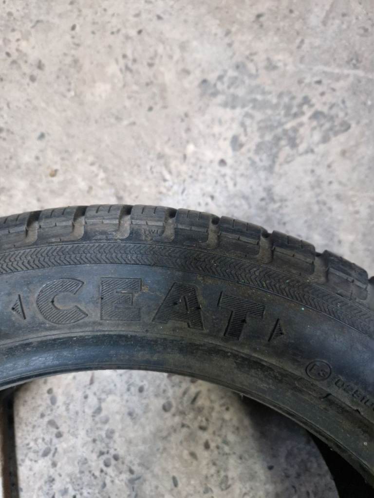 1 low profile tyre 195/50/15 £15 ono has please no timewasters . around 5mm tread  