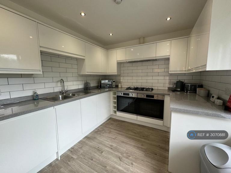 6 bedroom house in Florida Drive, Exeter, EX4 (6 bed) (#3070881)