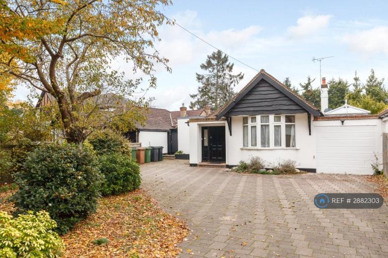 3 bedroom house in Salisbury Road, Worcester Park, KT4 (3 bed) (#2882303)