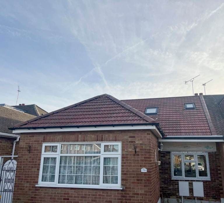 Six bedroom semi detached bungalow next to Harold Wood station (Elizabeth Line) Brand New