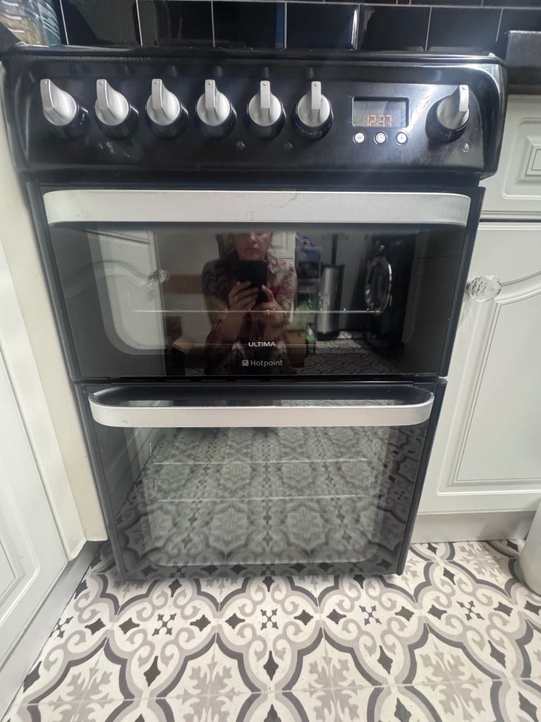 Hotpoint Freestanding Gas Cooker - Black, Good Condition