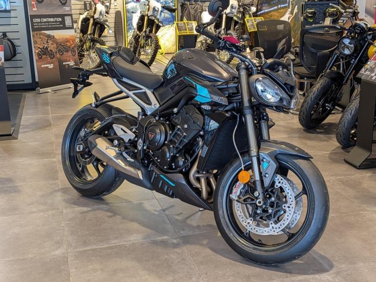 TRIUMPH STREET TRIPLE 765 RS - 2026 26 - NEW IN STOCK - JULY OFFER