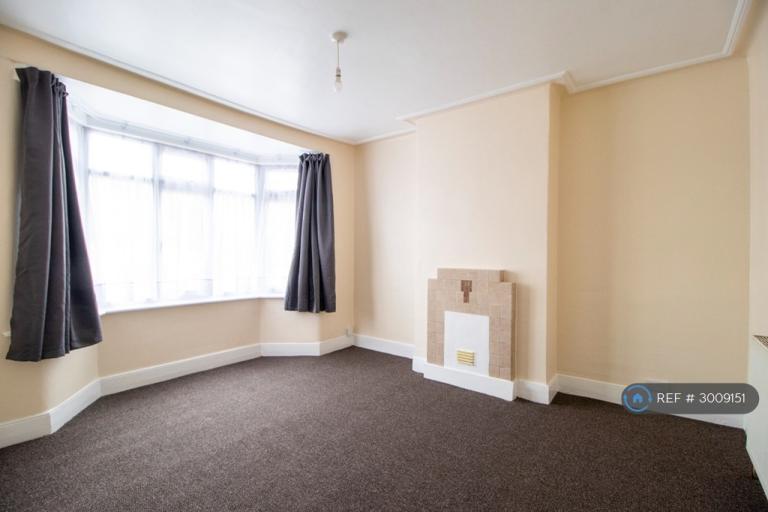 1 bedroom flat in Ilford Lane, Ilford, IG1 (1 bed) (#3009151)
