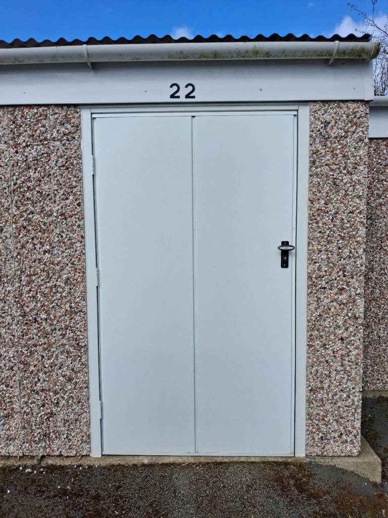 Small modern garage to rent Solihull Lodge 