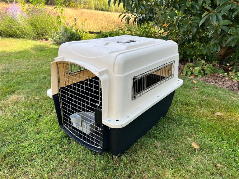 Air kennel - medium pet travel crate