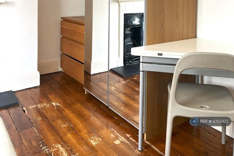 5 bedroom house in Bevendean Crescent, Brighton, BN2 (5 bed) (#2707427)