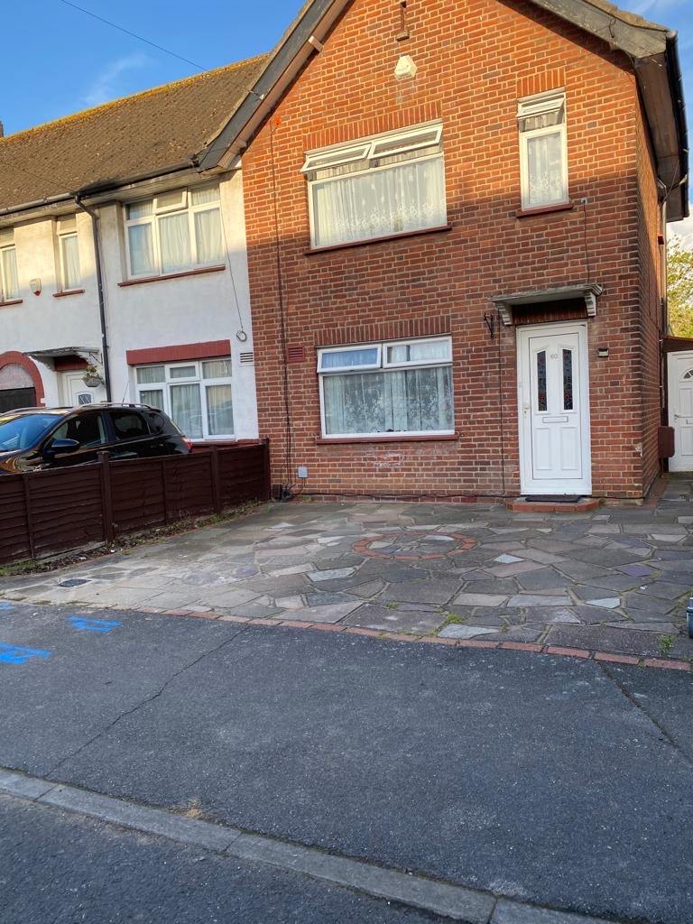 2 Bed House with extend kitchen, Back garden 
