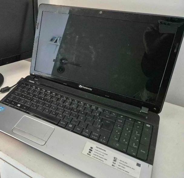 Gateway ne56r09b Laptop (Broken) 