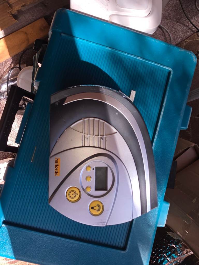 Halfords Tyre inflator