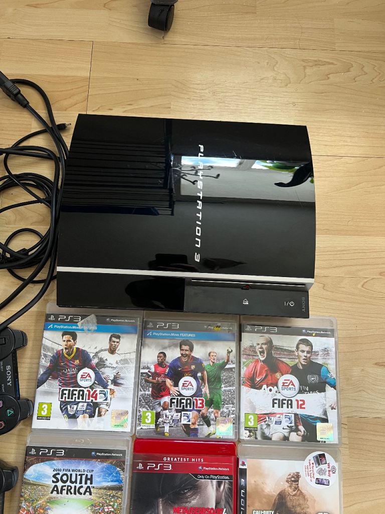 Selling PlayStation 3 (FAT model, CECHL04, 80GB) in full working condition.