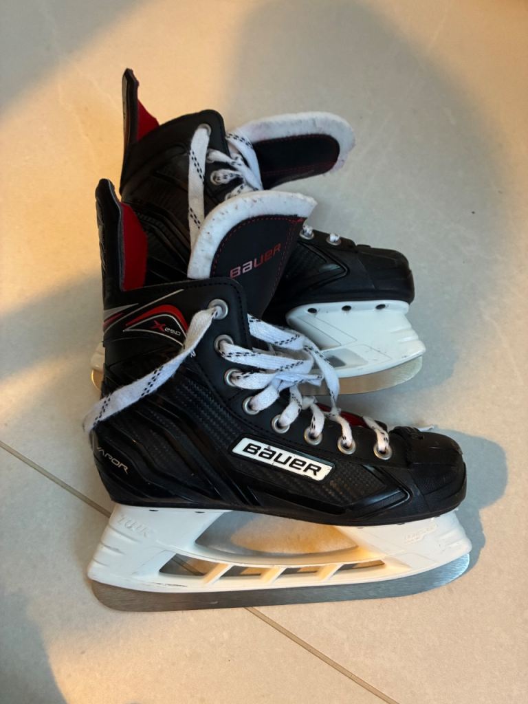 Bauer X250 Junior Ice Hockey Skates Size 3 Regular (UK3.5)