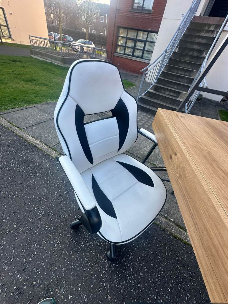 Argos home faux leather maid gaming chair £60 good condition 