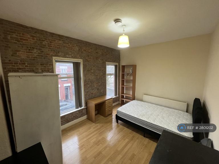 3 bedroom house in Kathleen Grove, Manchester, M14 (3 bed) (#2801202)