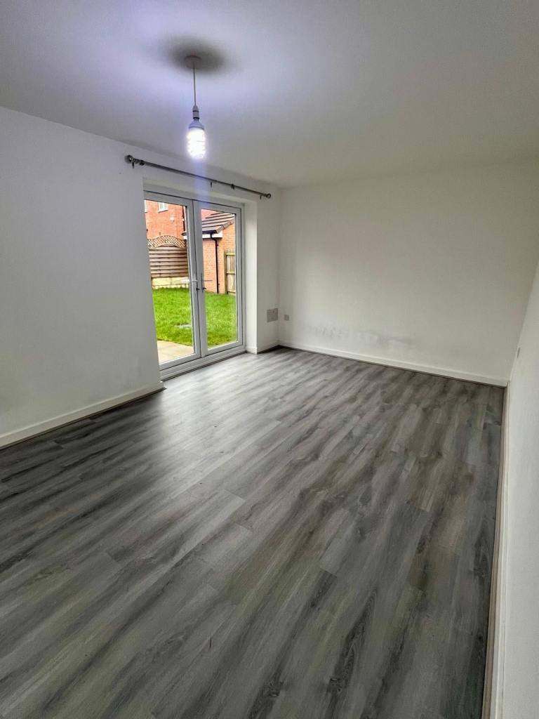 Spacious and Cosy 4 Bed House for Rent – Cv6 4RA