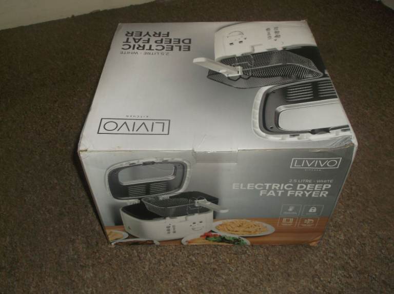 Deep fat fryer 2.5 litre. New in box