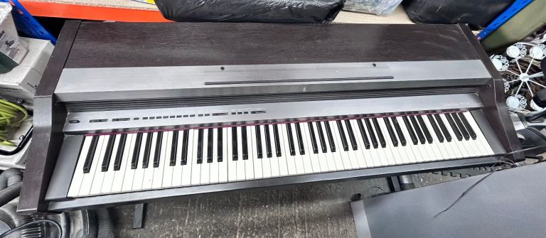 Electronic Roland piano 3500s