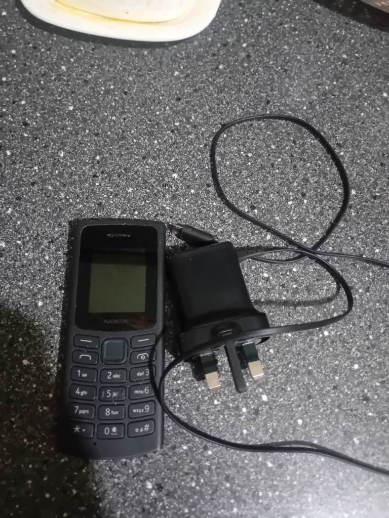 Nokia 105 Feature Phone with Charger – Good Condition