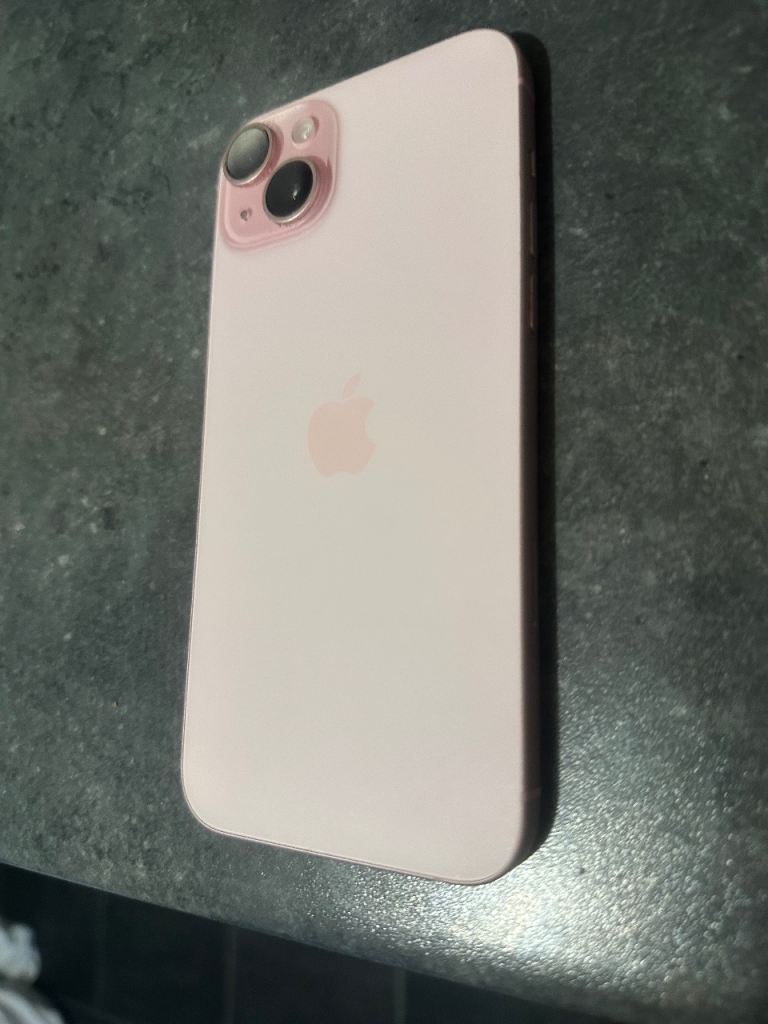 IPhone 15 plus pink