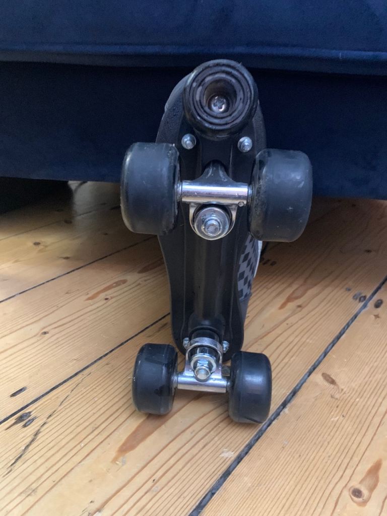 Roller skates size 6 VGC