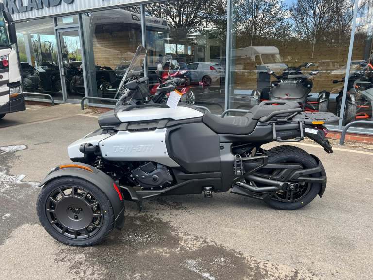 2025 Can-Am Canyon 1330cc 6 speed semi automatic Spyder trike