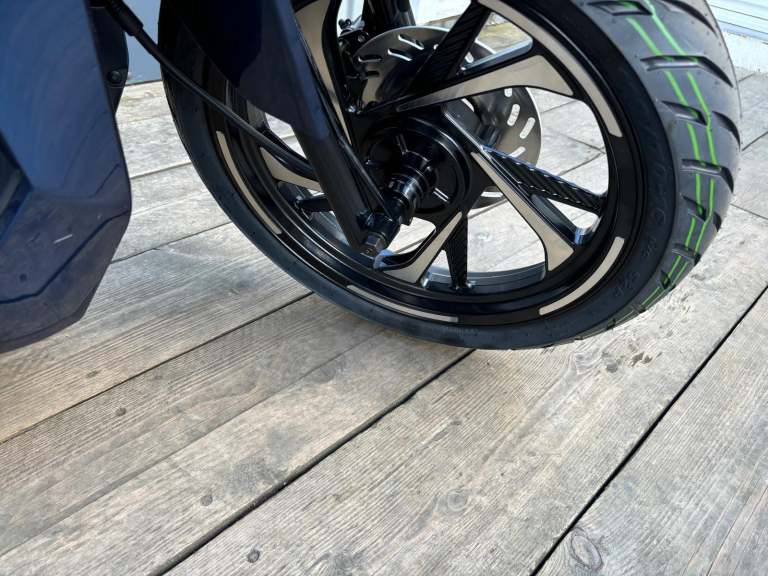 Peugeot Tweet 125 Automatic Twist and Go Scooter PCX125 NMAX