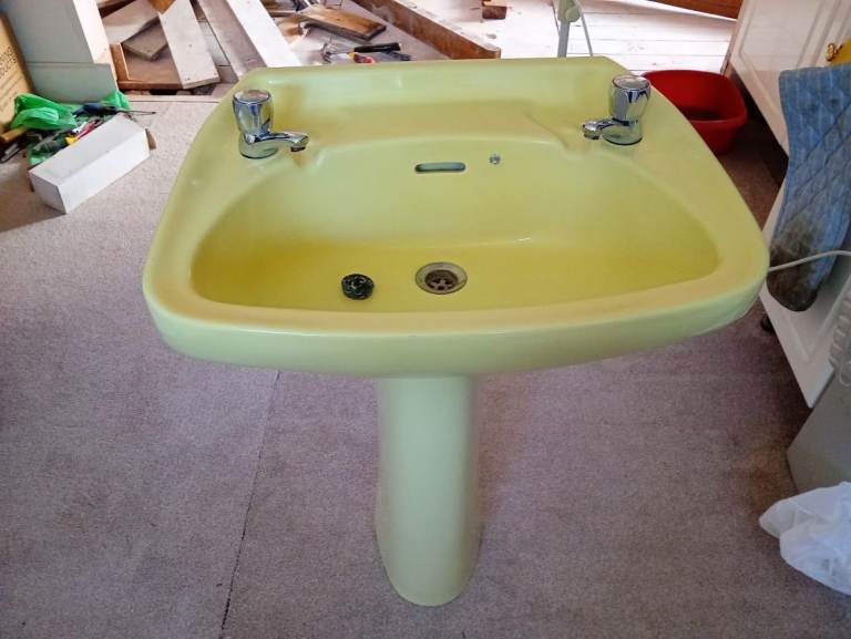 Vintage Primrose Yellow Doulton Basin And Pedestal with taps