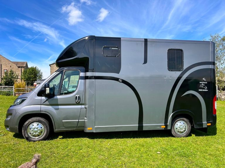 3.5 Tonne Peugeot Boxer Horsebox