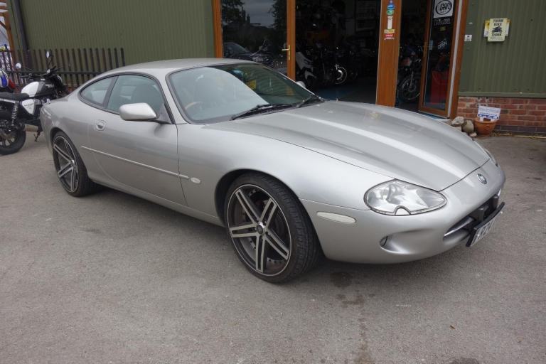 Jaguar XK8 4.0 Coupe 2dr Petrol Automatic (281 g/km, 290 bhp) PETROL 1998/R