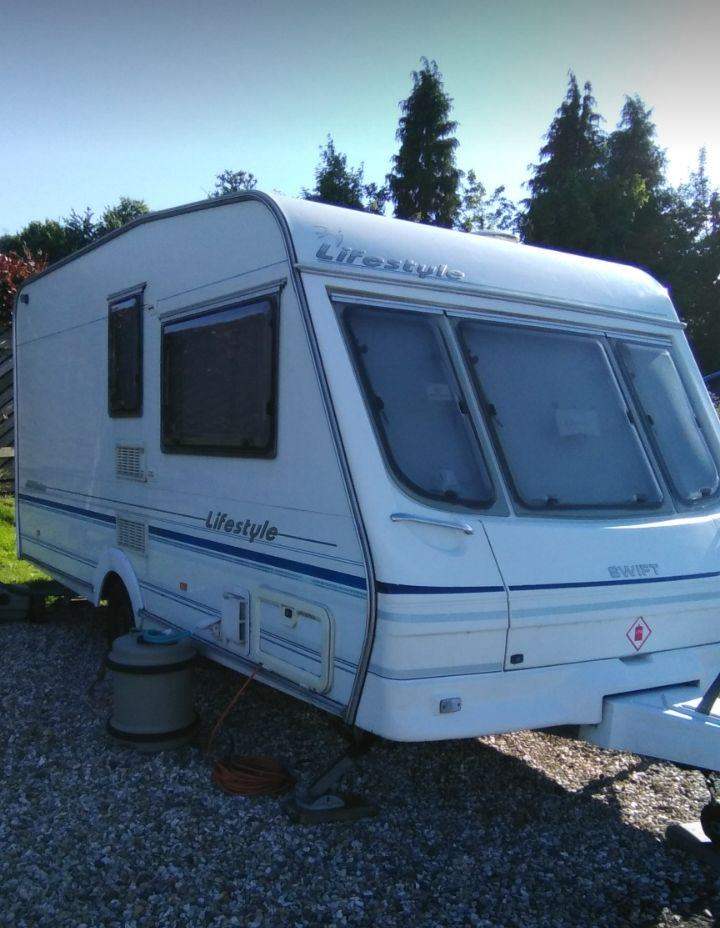 SWIFT LIFESTYLE 450 2-BERTH CARAVAN