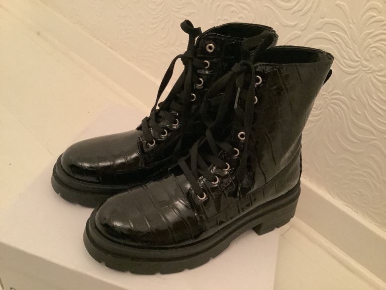 LACE UP BLACK PATENT CROC BOOTS Size 4