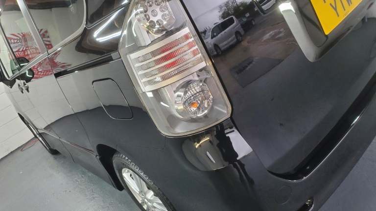 Toyota voxy/noah 2.0 automatic 4 x new tyres 8 seater japanese import 08