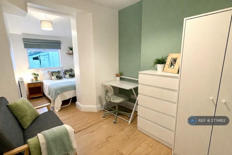 7 bedroom house in Killigrew Street, Falmouth, TR11 (7 bed) (#2774163)