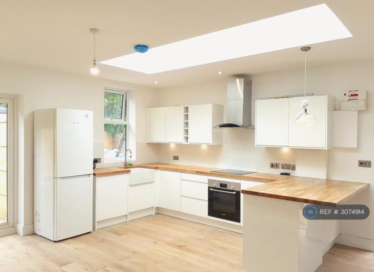 1 bedroom flat in Grafton Road, New Malden, KT3 (1 bed) (#3074914)