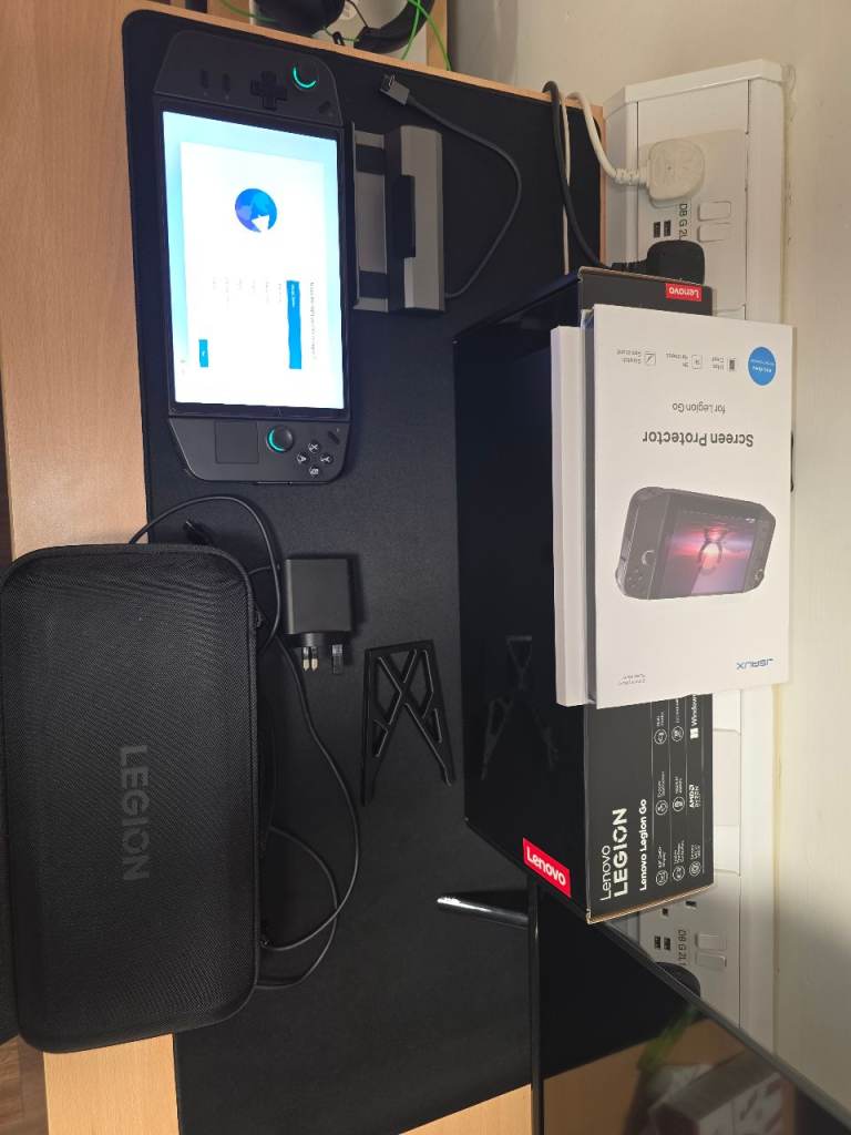 Lenovo Legion Go + Dock/Extras