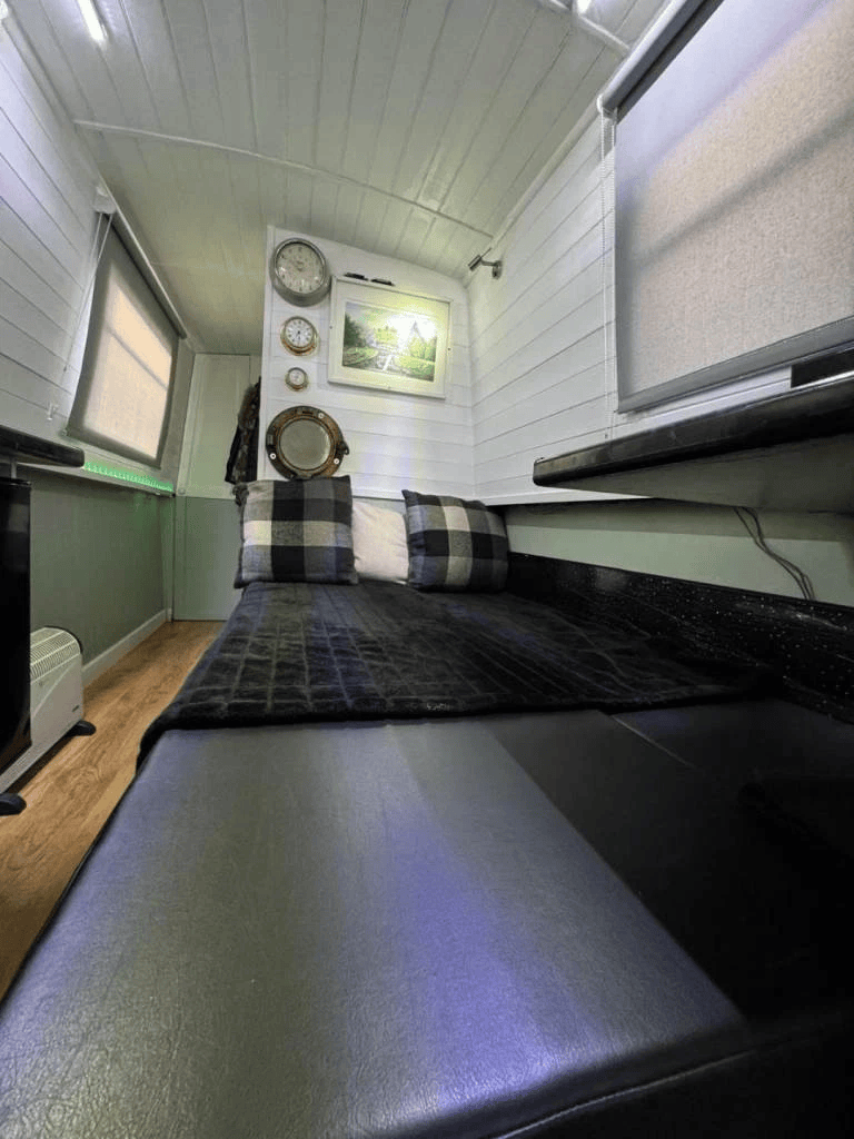 40ft Narrowboat Siskin – Open-Plan, 3/4 Bed & Sofa Bed  - Ready for Finishing Touches