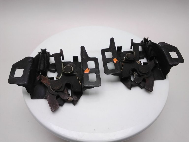 Chevrolet Corvette Left & Right Bonnet Catches 1984-2013 15910867 Both Sides