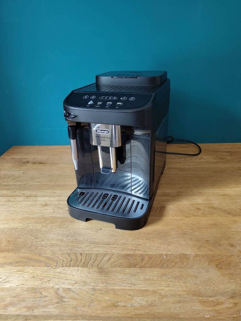 De’Longhi Magnifica Evo Automatic Coffee Machine