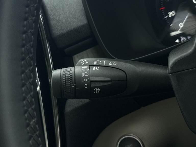 2022 Volvo XC40 2.0 B4P Inscription 5dr AWD Auto [7 speed] ESTATE PETROL Automatic