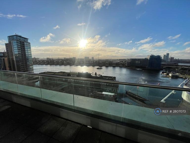 2 bedroom flat in Western Gateway, London, E16 (2 bed) (#2807073)