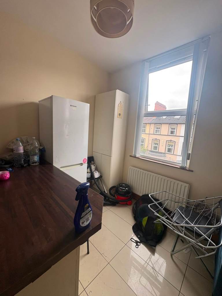 Clean and Comfortable Room Available – £375 per Month