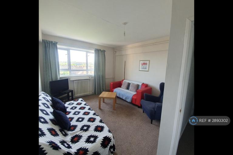 4 bedroom flat in Westfield Court, Edinburgh, EH11 (4 bed) (#2893302)