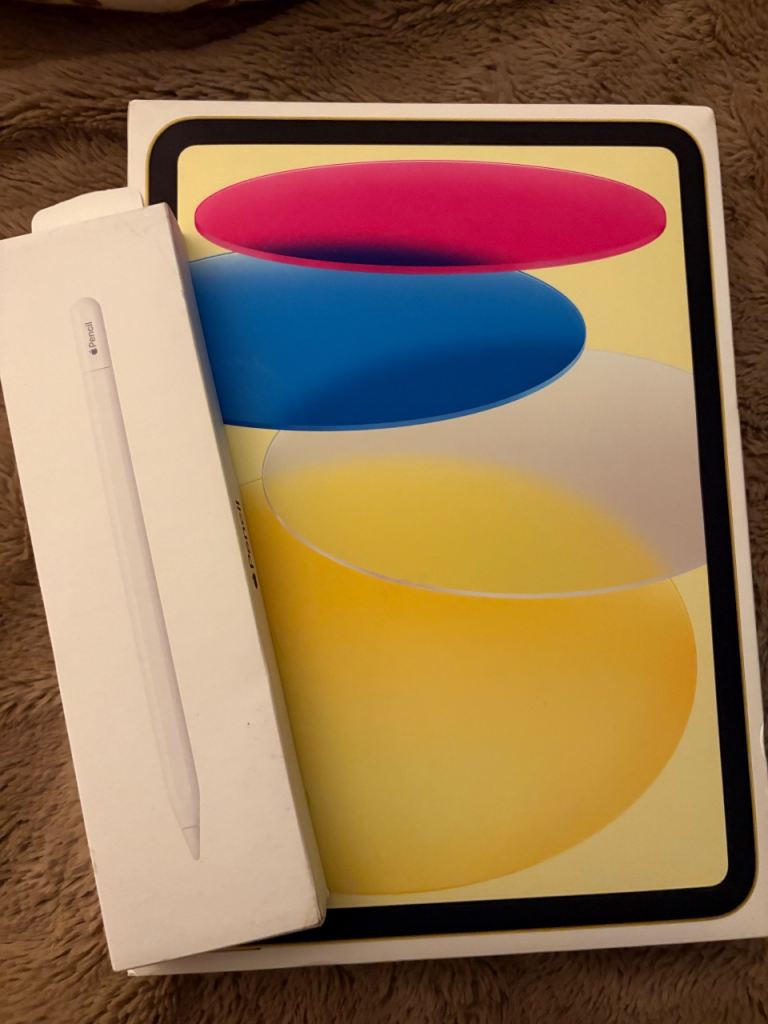 Apple iPad with Pencil & Yellow Case – Good Condition