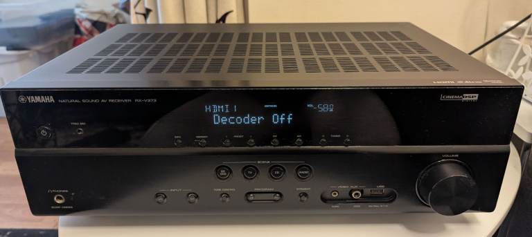 Yamaha RX-V373 amplifier