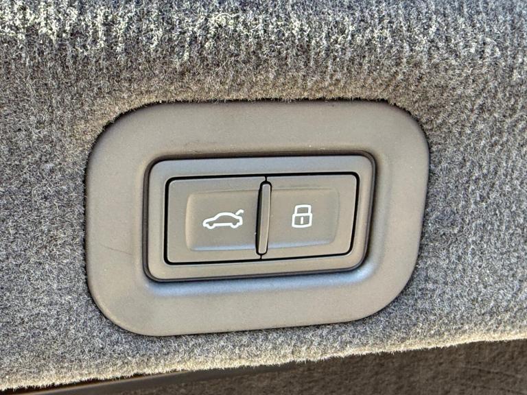 2025 Bentley Flying Spur 4.0 V8 Ultra-Performance 25.9kWh Speed Saloon 4dr Petrol Plug-in Hybrid ...