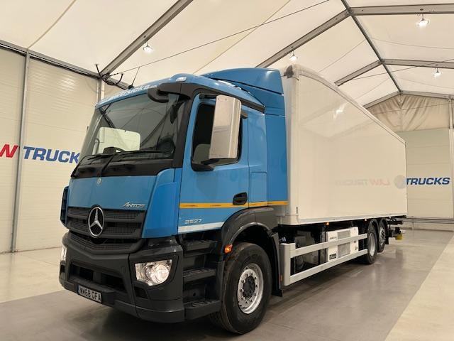Mercedes Antos 2527 6x2 Rest Cab Fridge Box 