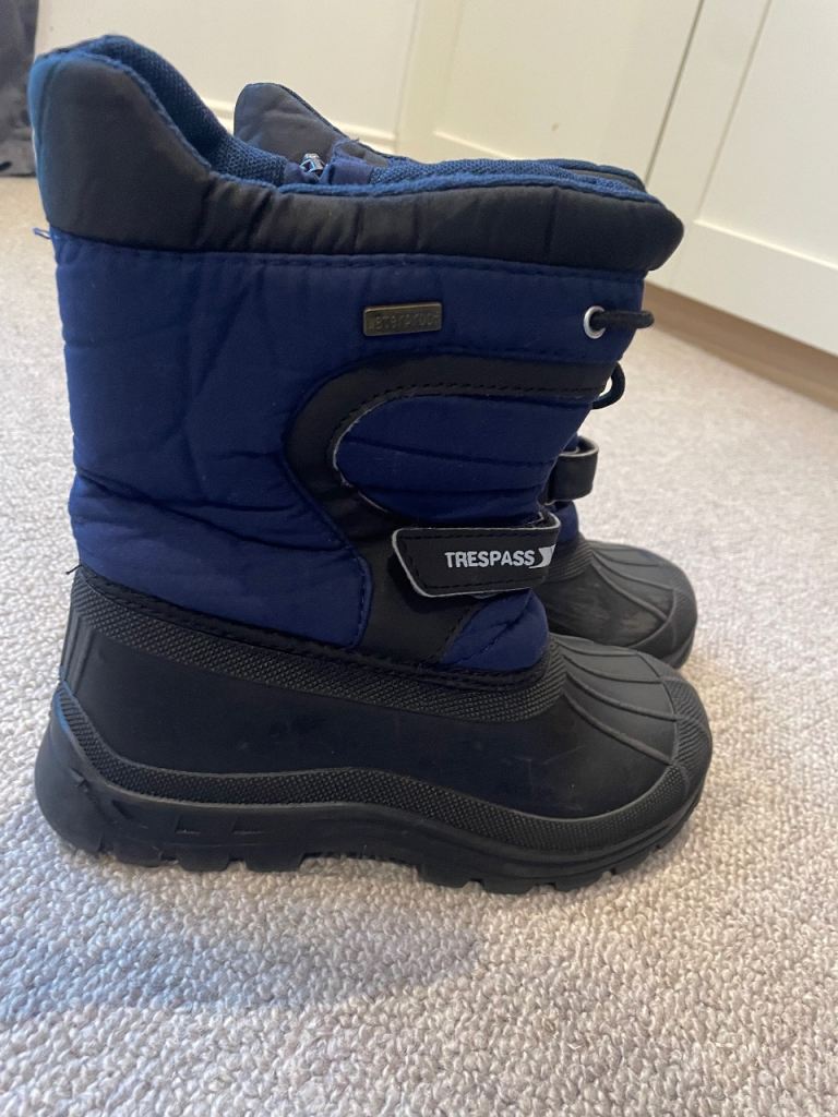 Trespass kids snow boots size 2/34