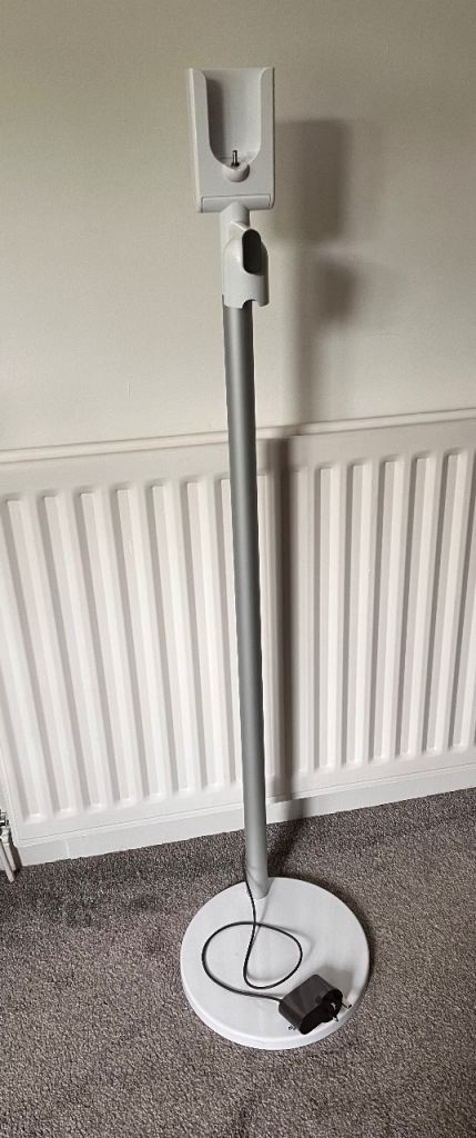 Dyson v11 charging floor dok